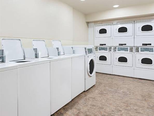 $1,200 / 1br - NEW LOWER 4-WEEK INCLUSIVE RATE - Home Office in Suite (Chattanooga)63617452899329121