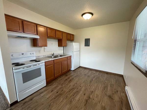 $745 / 2br - 575ft2 - 🏡 ¡SIN DEPÓSITO! -- 2HAB/1BA – $745/mes – Admite mascotas (solo gatos)💥 (Menomonie, WI)63845958646145120