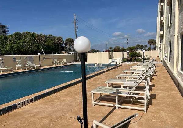 $85 / 2br - 1240ft2 - Windward (Cocoa Beach)63823721987585120