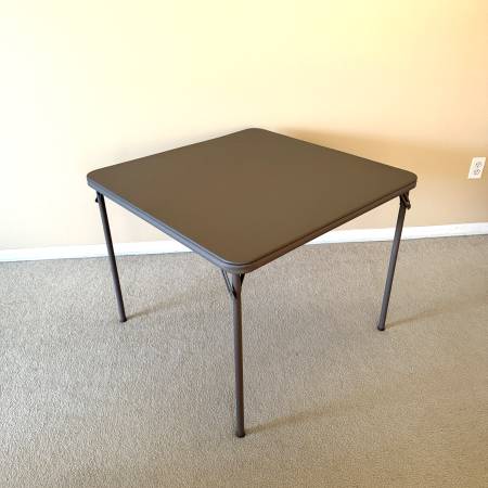 Samsonite 33” Square Padded Folding Table 1
