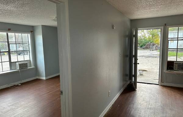 $650.00 / 2br - Newly renovated two beds two bath apartment63857515596161121