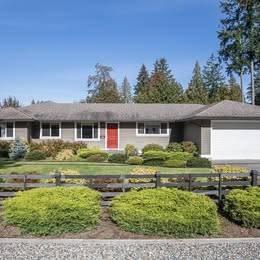 Executive Spacious 5-Bed Rancher in the heart of Brookswood, Langley! 1
