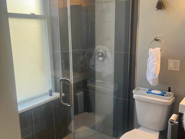 $2,100 / 780ft2 - 1bed/2bath Sublet in West Town (West Town)63960010496002121