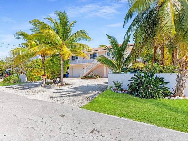 $170 / 3br - 1372ft2 - Only 2 blocks from Sombrero Beach. (Marathon)63923415598083122