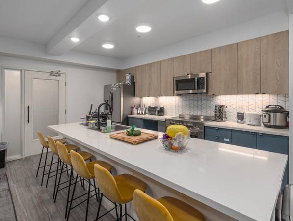 $700 / 1br - 2 MESES GRATIS! Cocina Profesional y Sala de Medios - 1B en Espacio de Convivencia (Barrio Rose City Park)63841708251137122