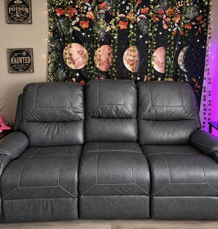 Gray Reclining Sofa w/ Console, USB/outlet, Cup Holders - Like New 1