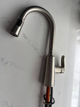 Moen deck mount pull down faucet 1