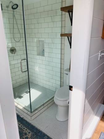 $1350.00 / 2br - 950ft2 - Furnished Updated 2 bd chalet Lakefront community63826611870081123