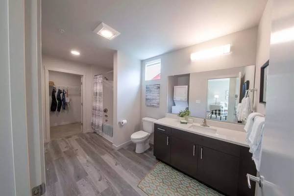 $1,577 / 1br - 715ft2 - Charm and character in every corner. Come and see! (Vancouver)63672582596355122