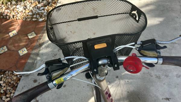 Giant LIV Low Step through Bike large 700c Hybrid Bicycle 24 Speed Basket - $135 (Pembroke Pines)63444059784835122