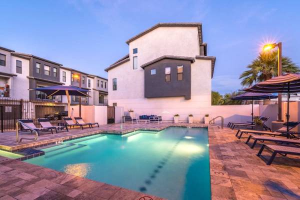 $2,099 / 2br - 1193ft2 - 2/hab 2.5/ba, Armario Espacioso, Apartamentos Recién Renovados63623945486083122