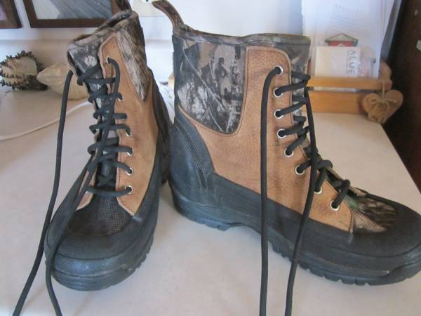 Bogs Men's size 9 Boots 1