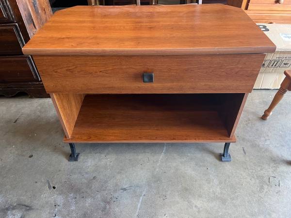 CONSOLE TABLE 1