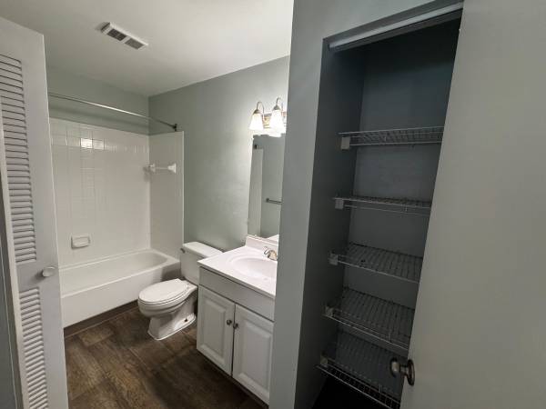 $1,295 / 1br - Amazing 1bed/1bath with Pool View Available Now!!!! (Gainesville)63822864961025124