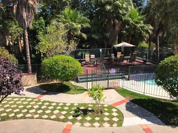 $2,395 / 2br - 972ft2 - 2x2 Ideal  with Modern Plank Floors, Recessed Lights!Garage Available! (Vista Next To Brengle Terrace Park)63621380565891124