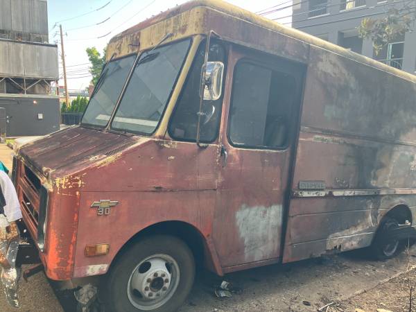 1972 Chevy P30 stepvan - $1 (music row)63621419340675123