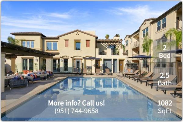 Ideal location! Close to everything! 2 bed / 2.5 bath! 1082 Sqft! 1