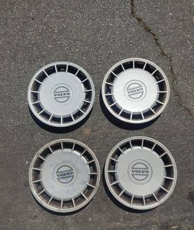 Hub Caps For Volvo 240,242,244,245 For Sale (Set Of 4) 1