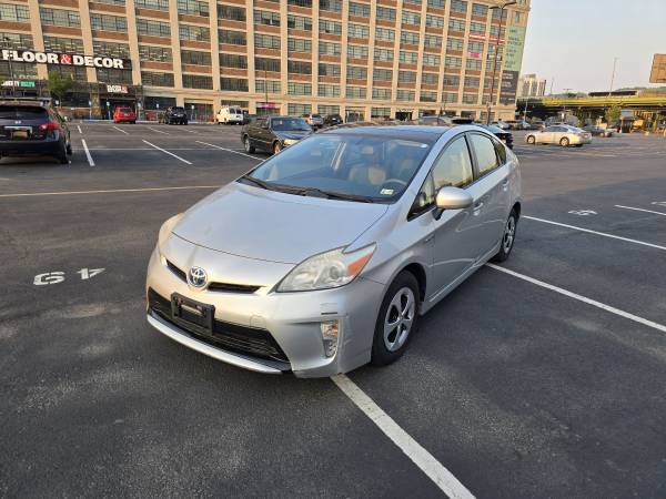 2012 Toyota prius Type G - $11,900 (Brooklyn)63654714713601120