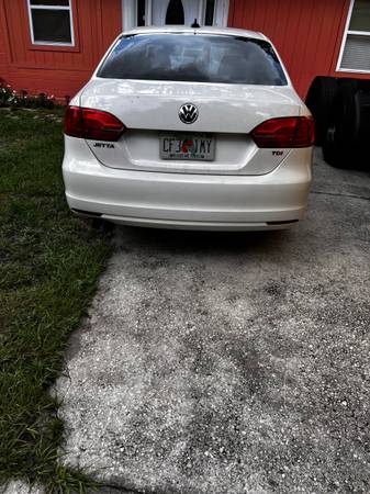 $5,800 Volkswagen Jetta TDI 2013 2.0L sedan - $5,800 (Jacksonville)63470248359299124