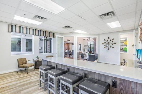 $1,250 / 2br - 872ft2 - Iluminación Multicolor Bajo Encimera, Servicios de Mudanza (Tucson)63674947005443121