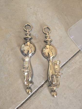 Vintage 1977 Syroco Gold Tone Wall Sconces 1