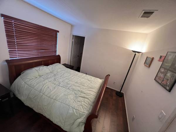 $985 / 1br - Nice Bedroom for Rent (Eastlake)64037217183617123