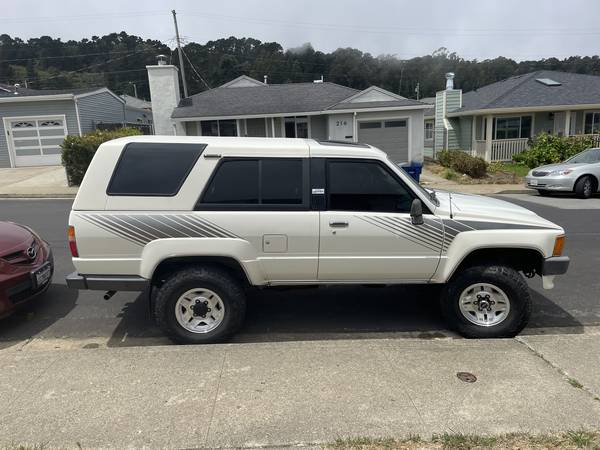 1988 Toyota 4Runner SR5 V6 de 5 velocidades. - $22,000 (south san francisco)63624257468929124