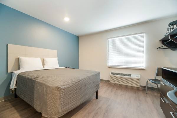 $1,350 PET FRIENDLY63693502279937120
