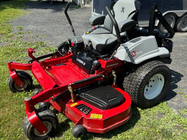 2020 Exmark Lazer Z 60" Zero turn mower 1