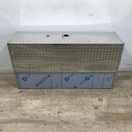Buyers 70-Gallon Upright Aluminum Hydraulic Reservoir Tank 1