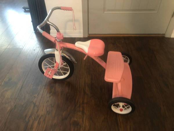 Radio Flyer Tricycle Pink 1