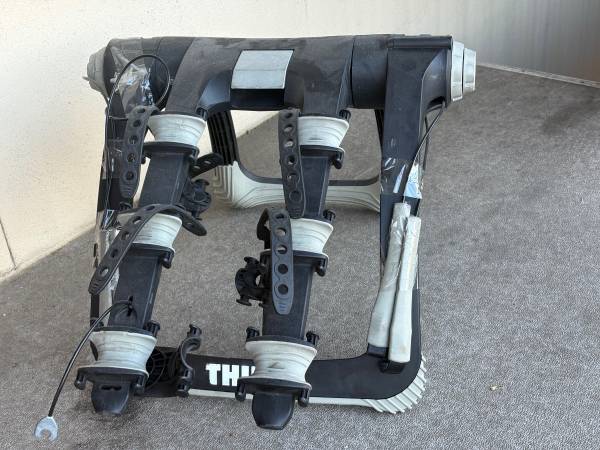 Thule Raceway 9002 3 Bike Rack (w/ keys) 1