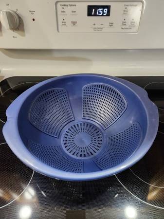 Plastic Colander in Perfect Shape 1