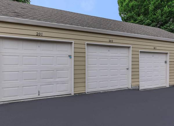 $1,895 / 2br - Tigard 2B + Wooded, Park-Like | Tons of Extra Storage, Pet Friendly (Tigard)63914852939779122
