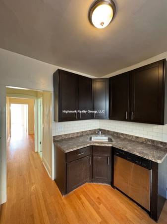 $2,100 / 2br - 🕯️🪵🧸Autumn Glow! 2BD + Sunroom Haven in Lincoln Square🕯️🧸🪵 (Chicago)63781279590915122