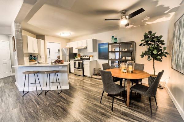 $1,607 / 1br - 698ft2 - Fully Equipped Kitchens, Updated Flooring, Upgrades Everywhere63831535698435120