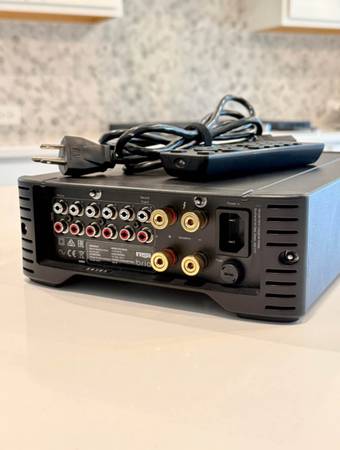 Amplificador integrado para altavoces Rega Brio - 650 USD (San Francisco)457552041398784002