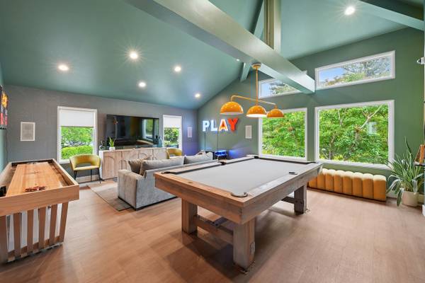 Studio, On-Site Parking, Cabana Style Pool Area 1