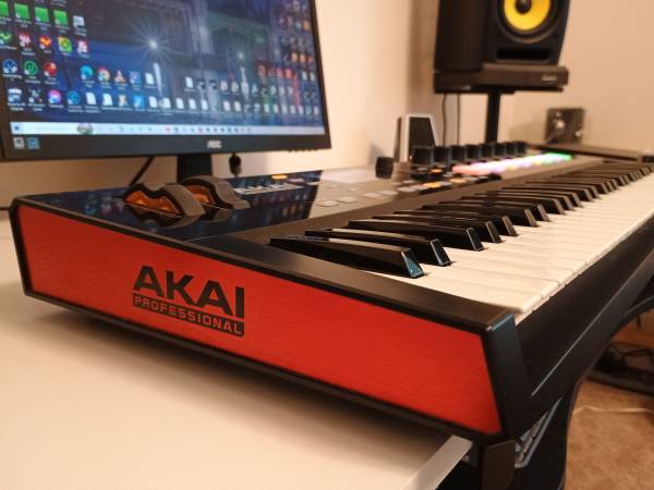 AKAI Advance 61 Professional MIDI Keyboard Controller with