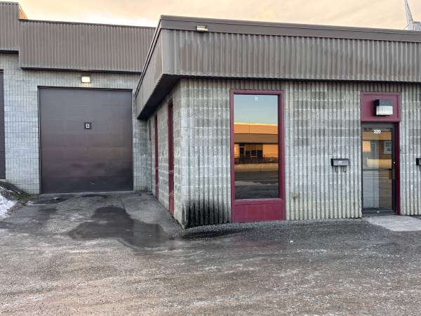 $3,140 / 2325ft2 - Warehouse / Shop with small office on Southside (Anchorage)63416718800003124