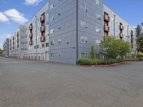 $1,199 / 1br - 544ft2 - Community Clubhouse, Convenient Location, Breathtaking Views (North Tabor)64039058828419122