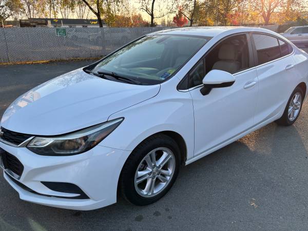 2017 CHEVROLET CRUZE LT-GREAT PRICE-GREAT MPG-clean/drives great 1