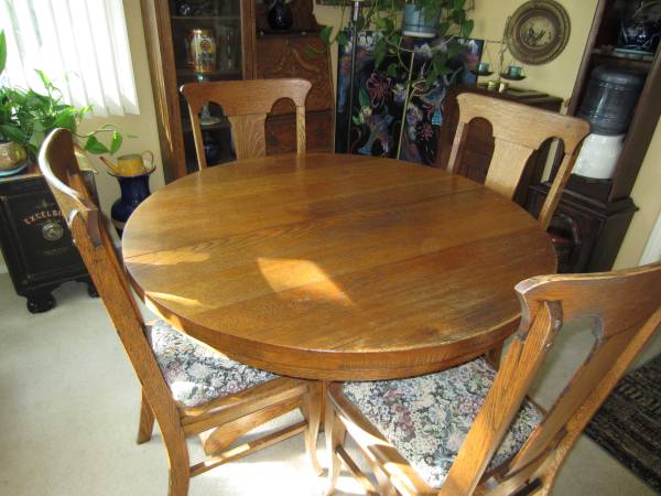OAK TABLE & 4 CHAIRS 1