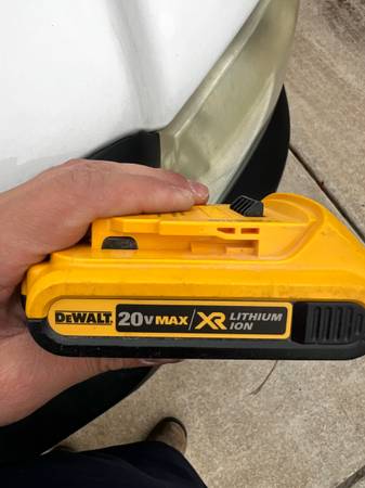 Dewalt 2.0Ah 20V Max XR Lithium Battery 1