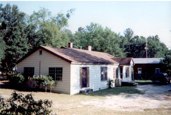 Handyman special 4 br 2 bath needs clean up and repairs in Barnwell 1