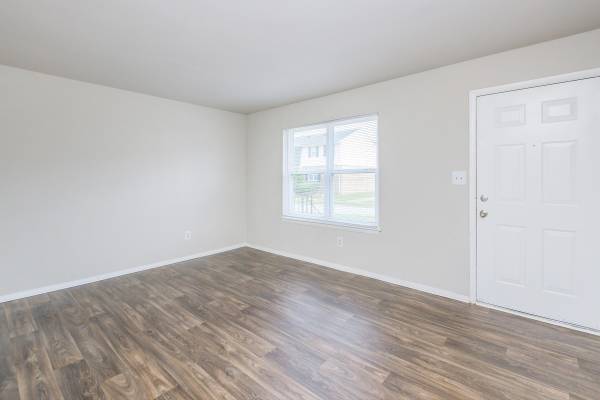 No car? No problem! Great community near transit lines! 3 bed/1.5 bath 1