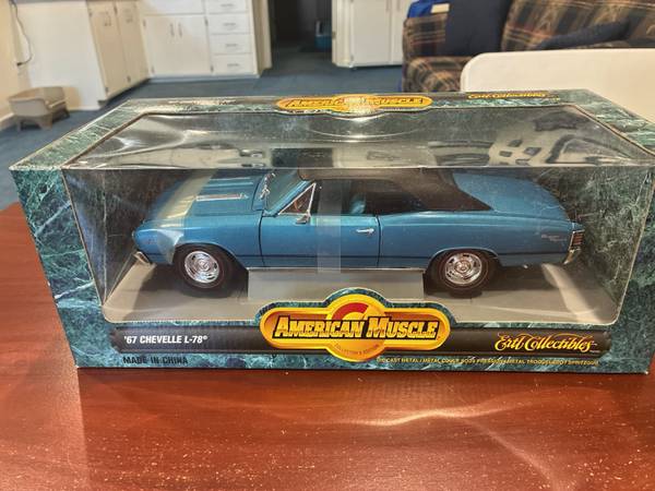 Ertl American Muscle 1967 Chevelle L-78 1:18 Blue W/ Black 1