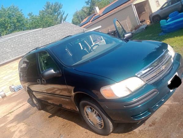 2001 Chevrolet Venture- 3rd Row Seating - $2,700 (Madison)63613817979649124