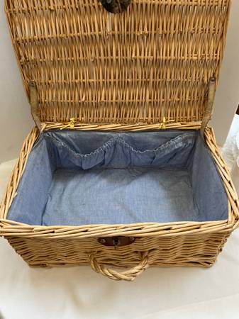Wicker Picnic Basket WITH Plates, Cups, Silverware, Etc. - $2063471433233537124